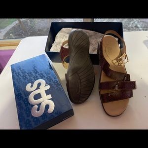 Women’s brown sandals